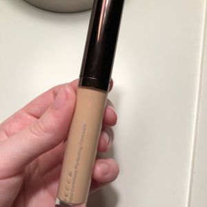Becca Aqua Luminous Concealer